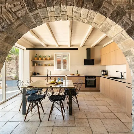 Villa Luxury Delphinus - Allparos